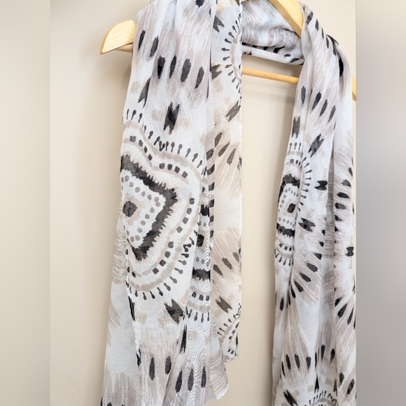 Lightweight White Scarf with Black Geometric Print - Picture 2 of 2